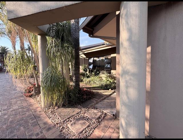 5 BEDROOM HOUSE FOR SALE IN HUTTENHEIGHTS